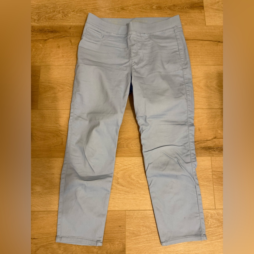 NWOT Soundstyle Light Blue Capris